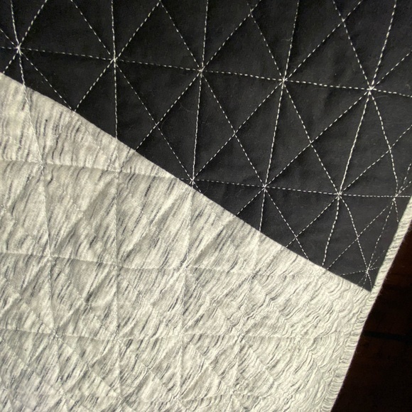 Blk & Wht Quilt - Picture 2 of 7